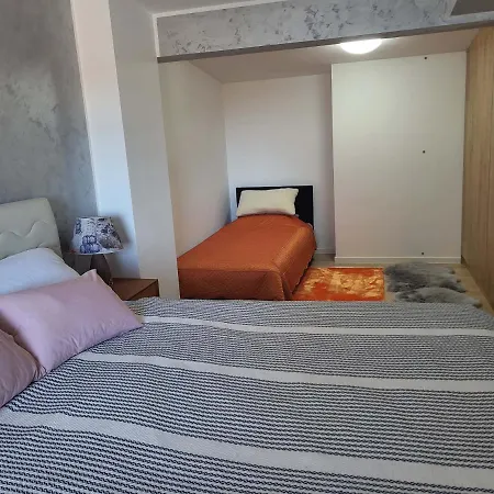 With Free Garage Appartement